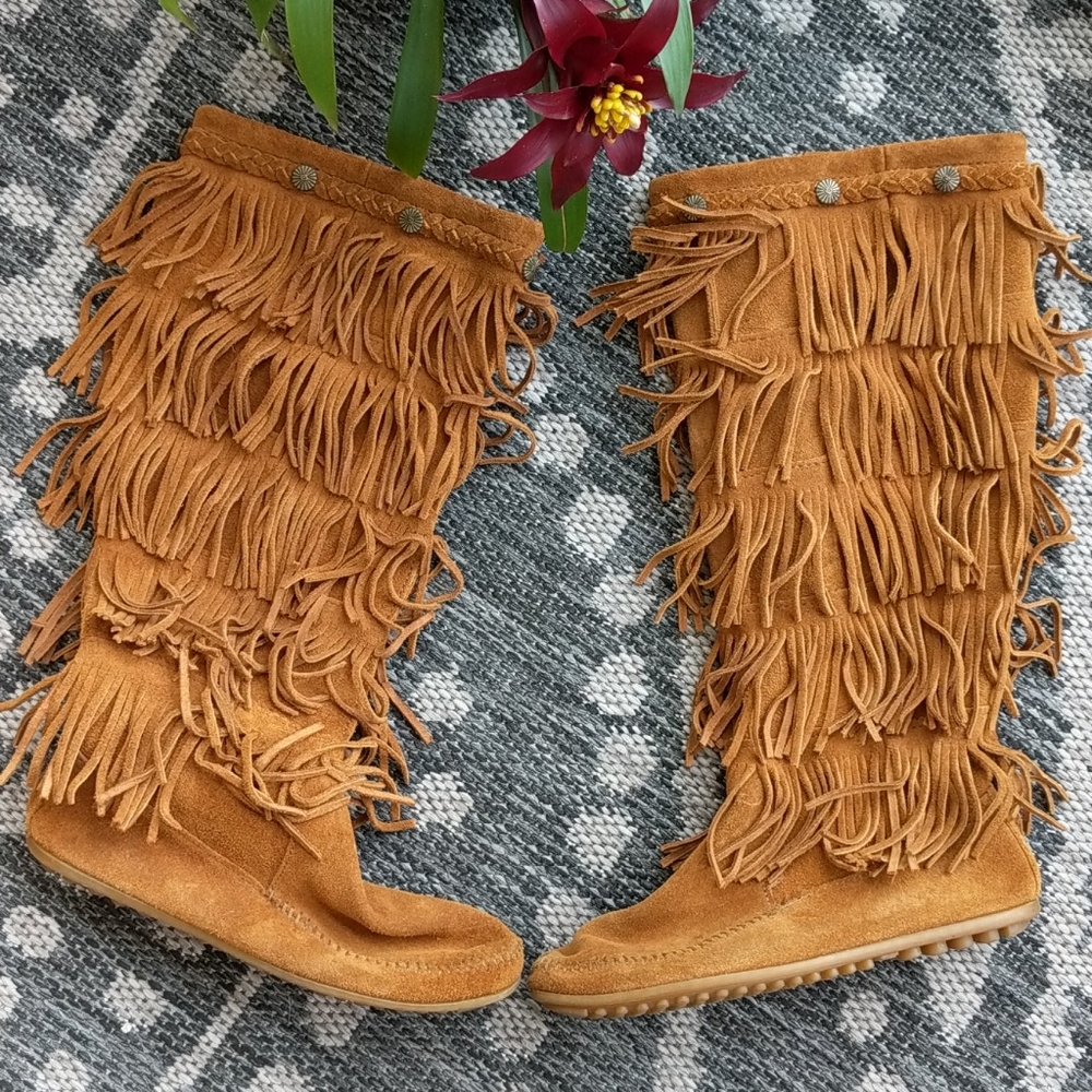 Minnetonka 5 layer fringe moccasin boot
